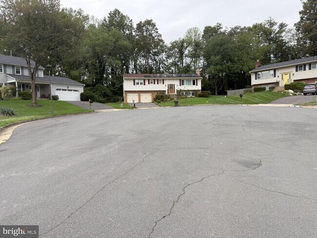 Building Photo - 10909 Clara Barton Ct