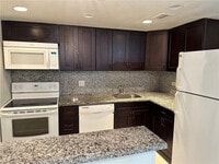 Building Photo - 3680 Inverrary Dr