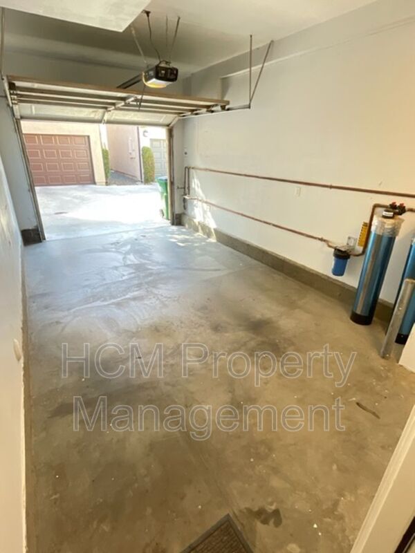 Building Photo - 21 Sonata St