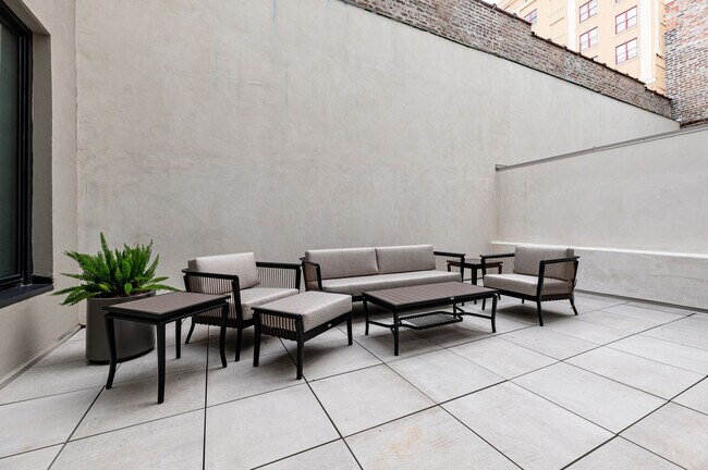 Building Photo - 1011 Canal St