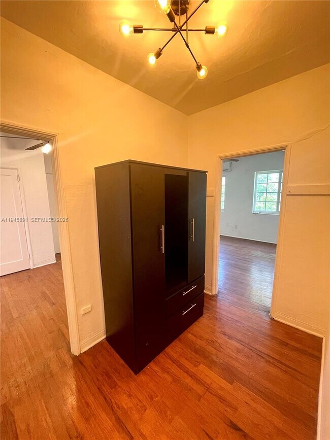 Building Photo - 1619 Meridian Ave