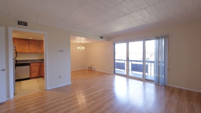 Building Photo - TRENT 559