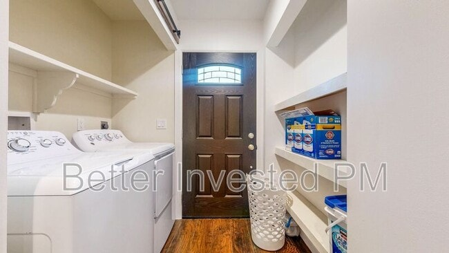 Building Photo - 531 Living Oak Ct