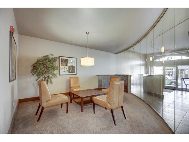 Building Photo - 15 E Franklin Ave