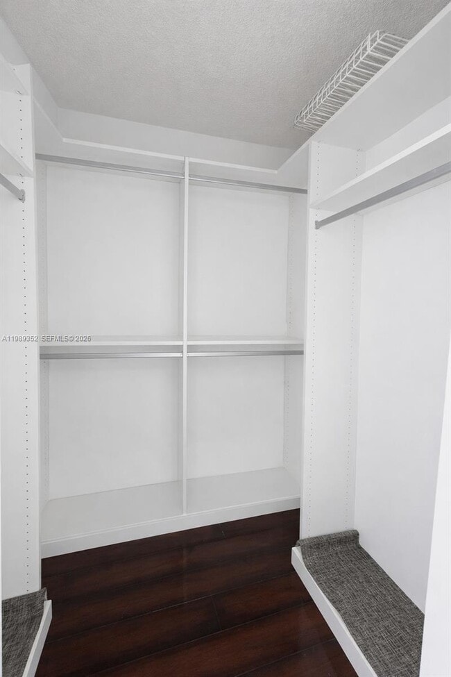 Building Photo - 9330 Lagoon Pl