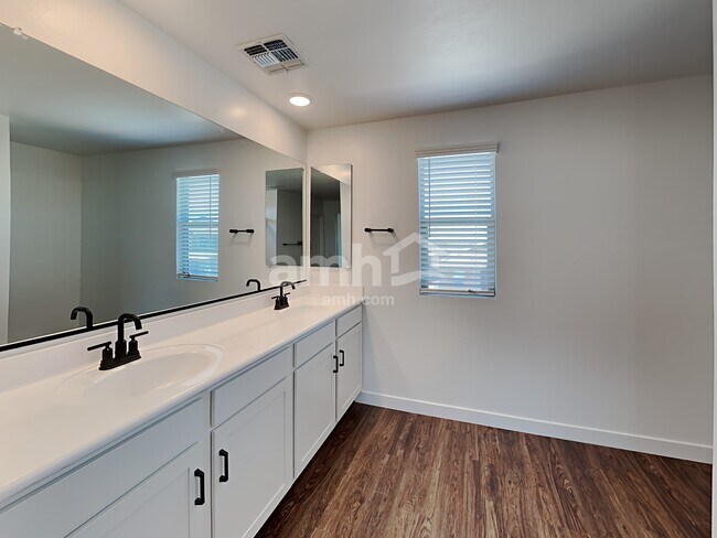 Building Photo - 4137 S 105th Dr