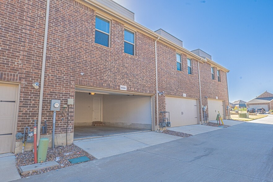 Building Photo - 2020 Saddle Wy