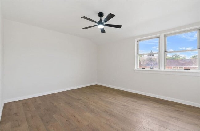 Building Photo - New 2 Bed/1 Bathroom Renovation in Swissvale!