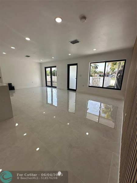Building Photo - 4101 SW 48th Ct