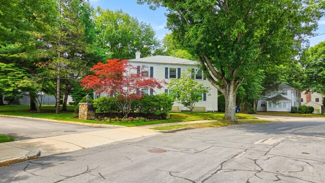 Building Photo - 6 Woodcliff Rd