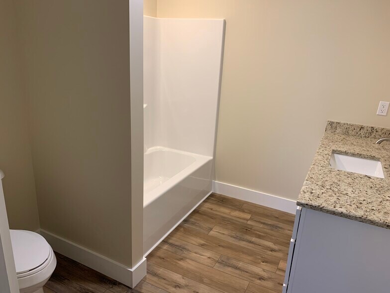 Building Photo - 1566 Thurman Rd