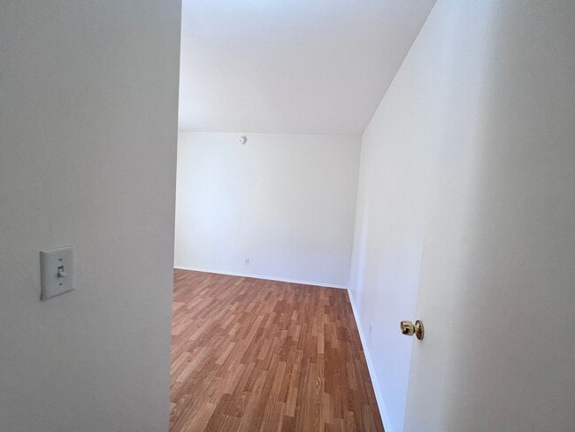 Building Photo - BRIGHT & SPACIOUS 3BD/2BA TOWNHOME IN PLEASANTON CA!!!