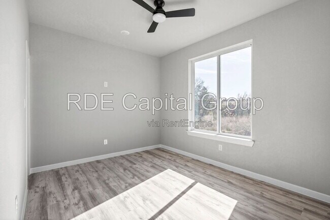 Building Photo - 948 S Corinth St Rd