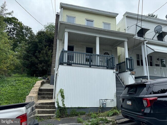 Building Photo - 237 Pierce St