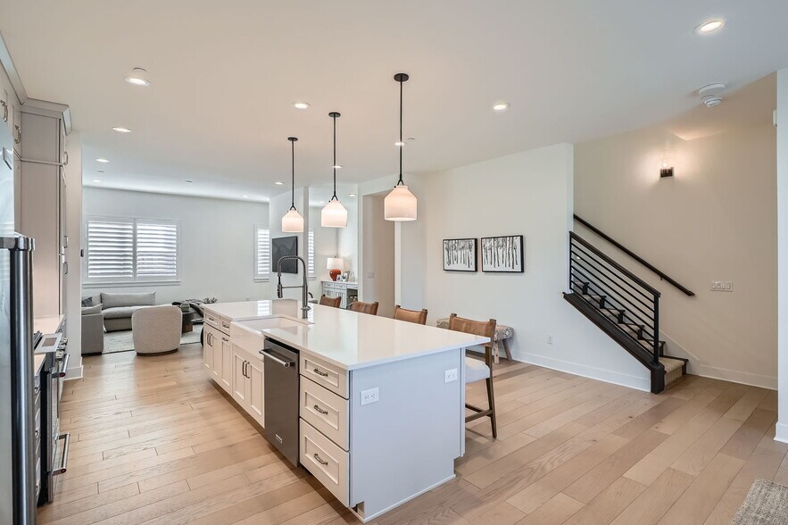 Building Photo - 805 Promenade Dr