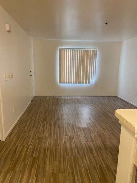 Building Photo - 1011 W 91st St