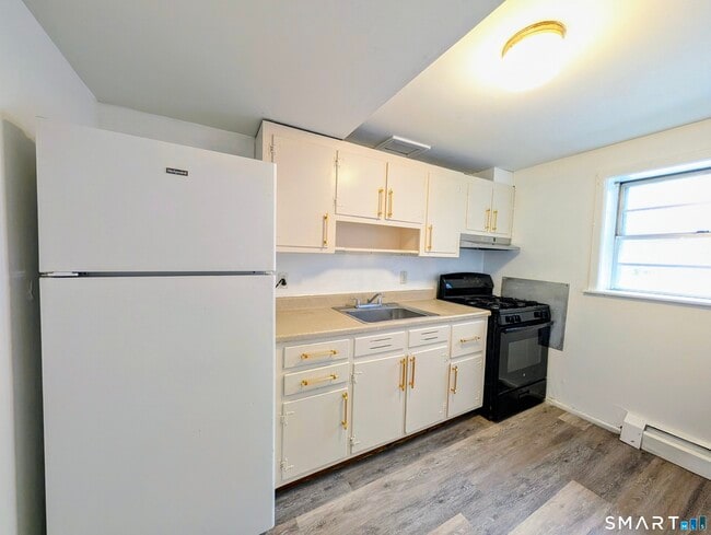 Building Photo - 95 Fairview Dr