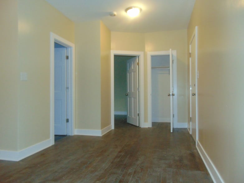 Building Photo - 7506 S Vernon Ave