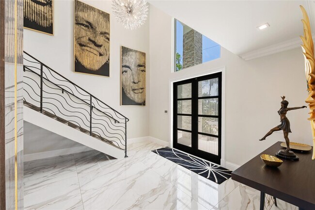 Building Photo - 2307 N Riverside Dr