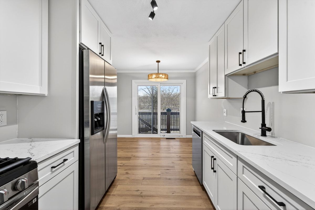 Building Photo - 5016 Fernhill Dr