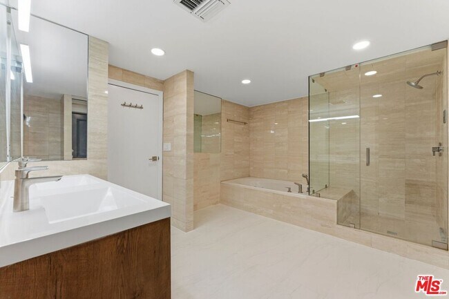 Building Photo - 1155 N La Cienega Blvd