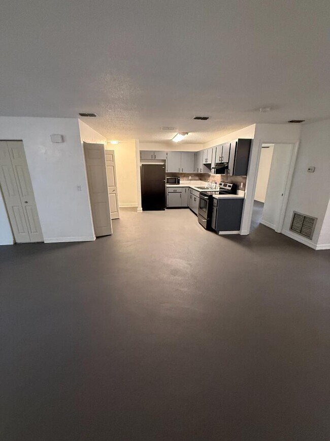Building Photo - 1587 Sunset Ln