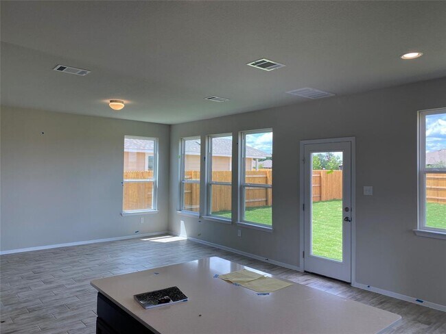 Building Photo - 106 Crooked Trail