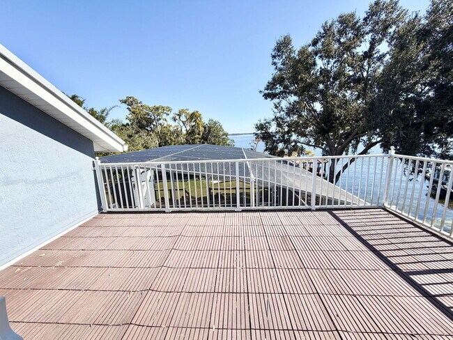 Building Photo - 5243 W Lake Butler Rd