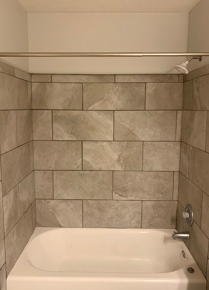 Building Photo - 33 S 900 E