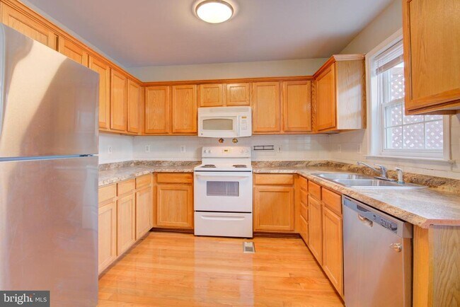 Building Photo - 4009 Timber Oak Trl