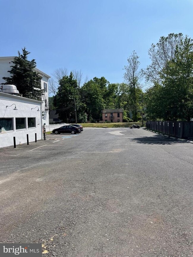 Building Photo - 1 N Main St