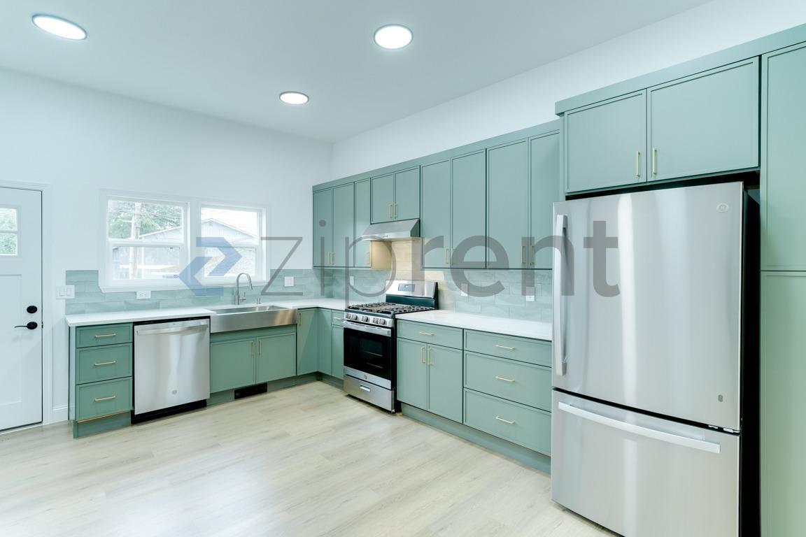 Building Photo - Unit n/a