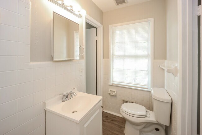 Building Photo - 3639 Telstar Dr