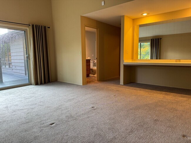 Building Photo - Cozy 5 bedr 3 bath rambler with daylight b...
