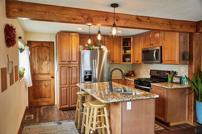 Building Photo - 127 Oakley Ln