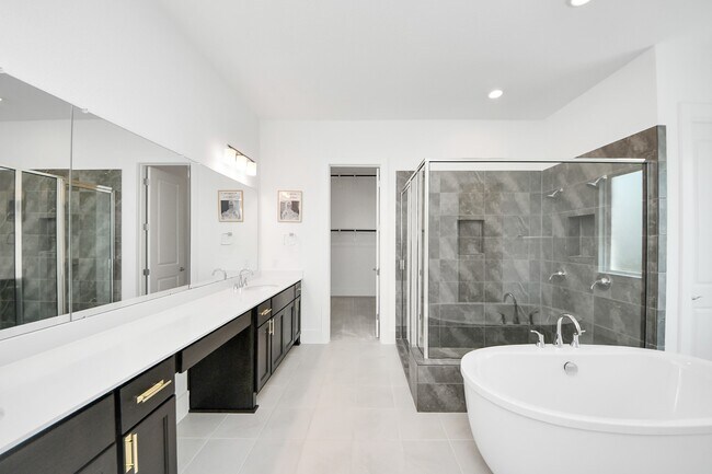 Building Photo - 10235 Forest Lake Dr