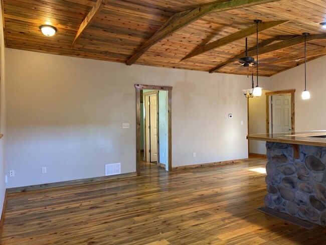 Building Photo - Updated Old Town 3 Bed 2 Bath Home w/ fenced yard and 1 car garage