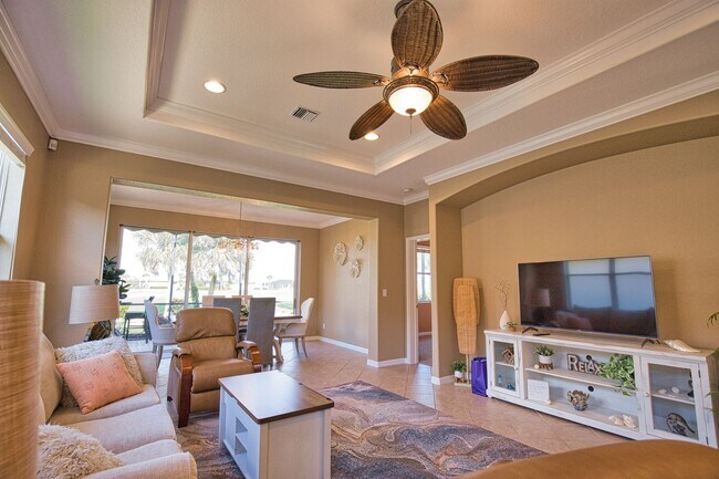 Building Photo - Seasonal Short-Term 2 Bed 2 Bath Single Family Home located in Venetian Golf and River Club!