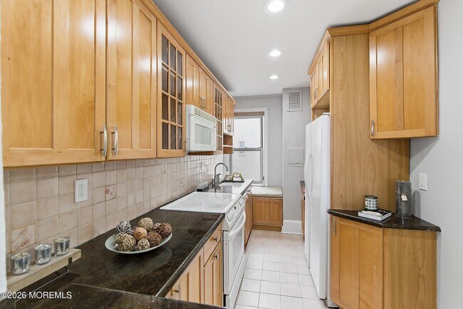 Building Photo - 400 Deal Lake Dr