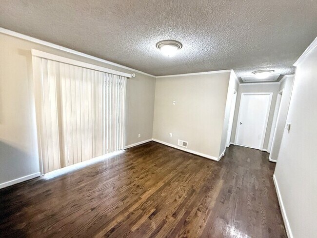 Building Photo - 1317 5 Mile Rd
