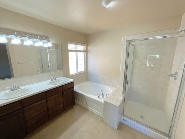 Building Photo - 4 Bedroom Home Available Near Barnes Rd & ...