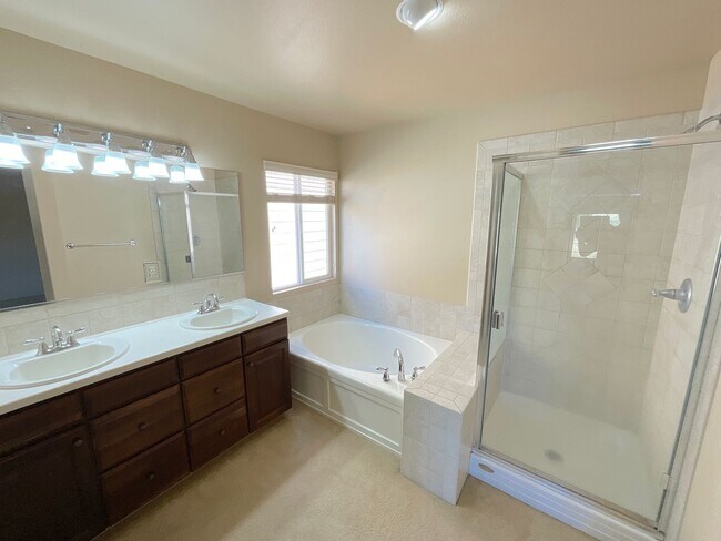 Building Photo - 4 Bedroom Home Available Near Barnes Rd & Peterson Rd!