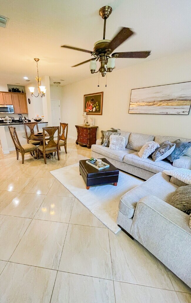 Building Photo - Gorgeous 3 bedroom 2.5 bath townhome in gated community in Copperstone!