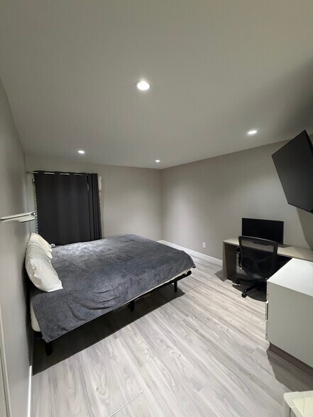 Bedroom - 1345 Cabrillo Park Dr