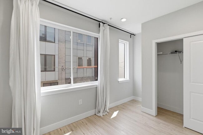 Building Photo - 1448 N Myrtlewood St