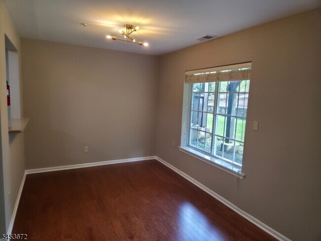 Building Photo - 67 Village Dr