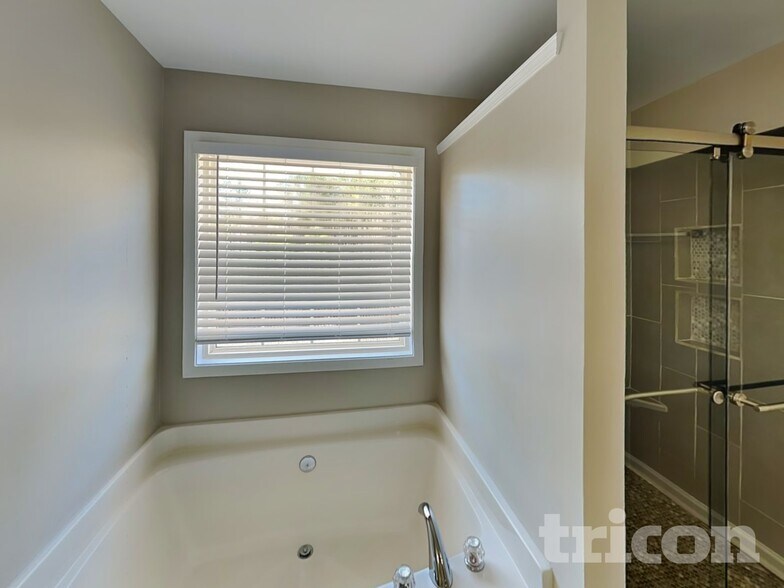 Building Photo - 960 Maple Leaf Dr