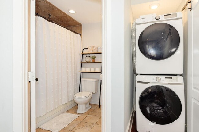 Building Photo - 1354 Broadway