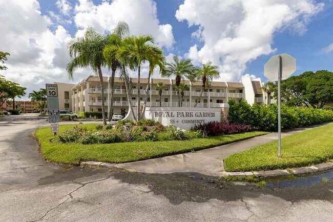 Building Photo - 6850 Royal Palm Blvd