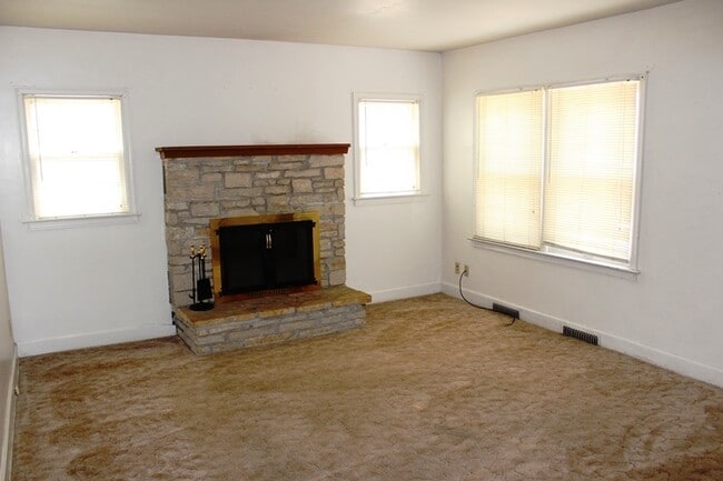 Building Photo - NEXT TO KSU!!!